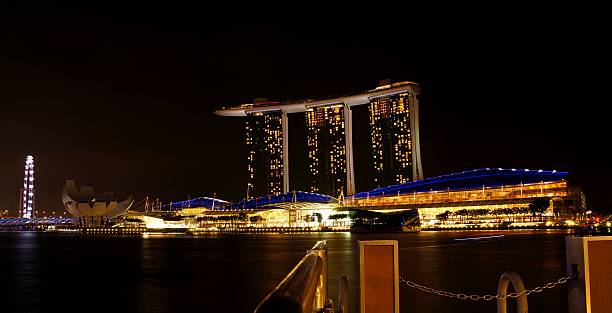 hotel de marina bay sands 03 - marina bay sparse contemporary skyscraper imagens e fotografias de stock