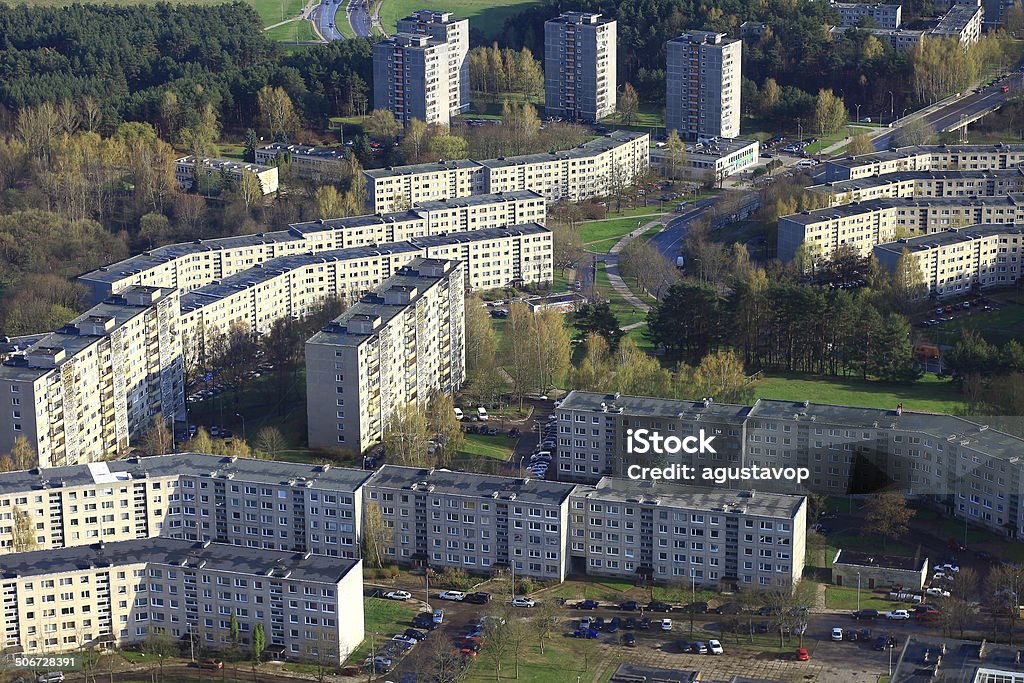 Kommunistische Ära Gebäude, dem Fernsehturm aus Vilnius.  Vilnius, Litauen. - Lizenzfrei Alt Stock-Foto
