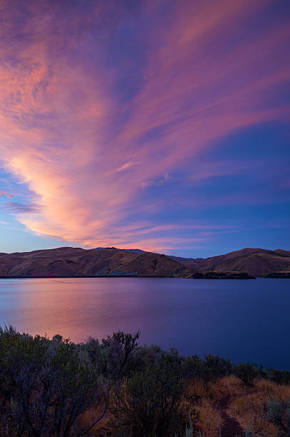 belo pôr do sol no boise idaho - idaho boise sunset scenics - fotografias e filmes do acervo