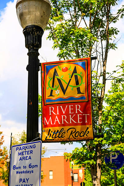 banner distrito river market de little rock, arkansas - little rock fotografías e imágenes de stock