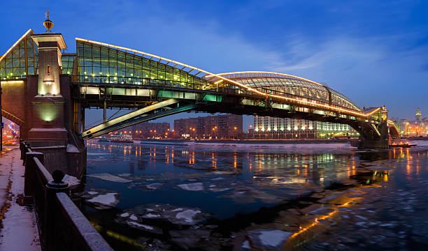 istock Bogdan Khmelnitsky Bridge in Moscow at the night 506785566