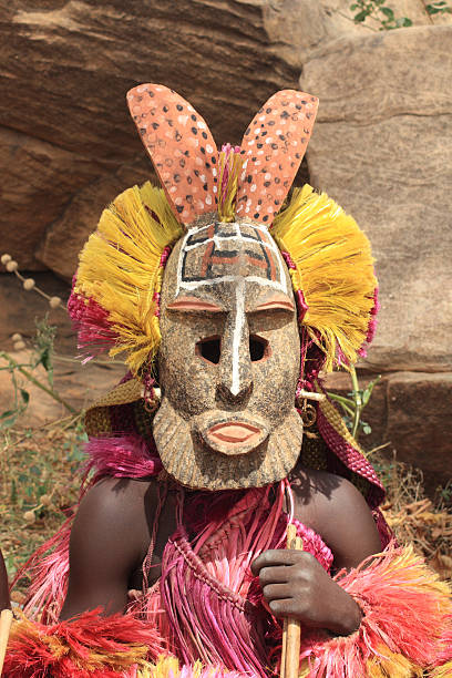 dogon maschera - dogon tribe foto e immagini stock
