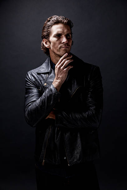 istock Casual man looking away 506799066