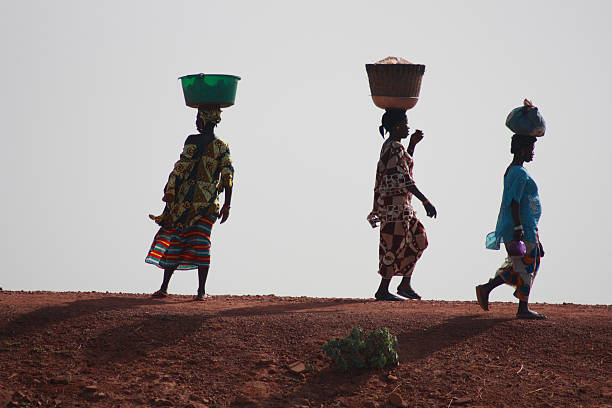 afrikanische frauen - lesotho stock-fotos und bilder