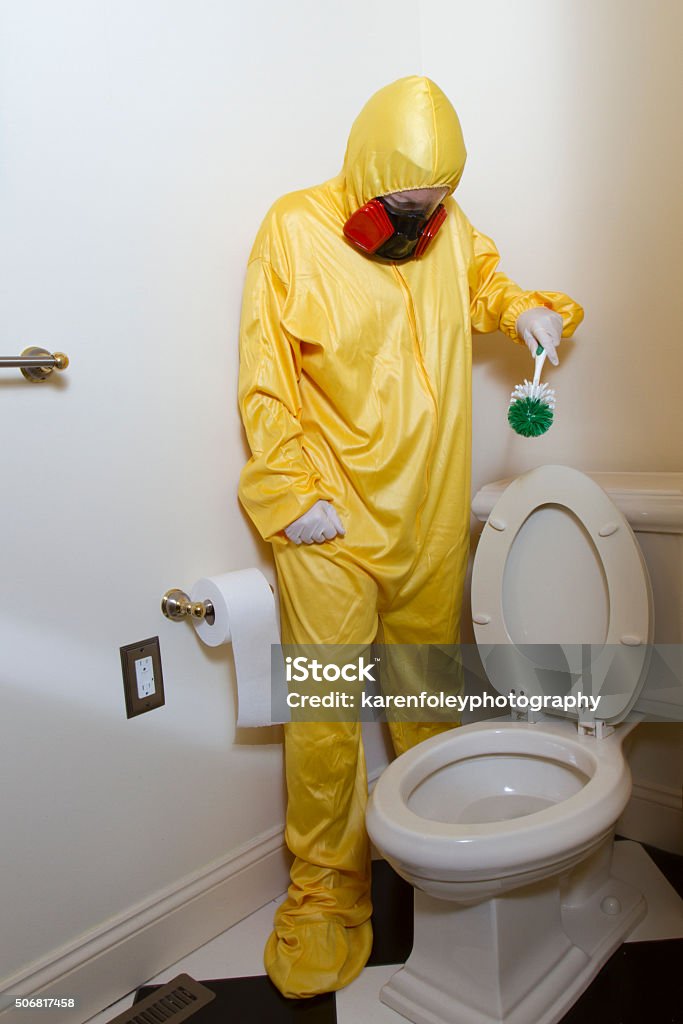 Sucio hogar tarea pesada, sanitario de limpieza - Foto de stock de Adulto libre de derechos