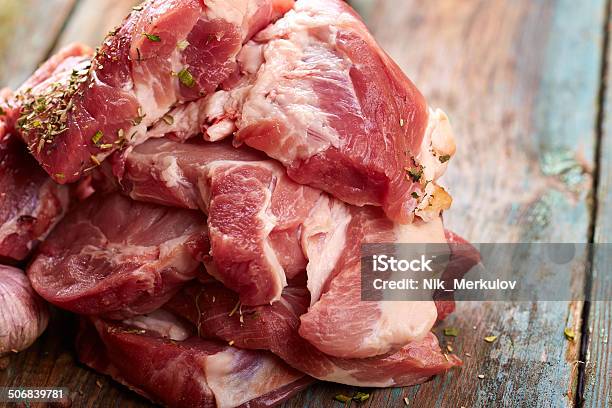 날것 스테이크 고기에 대한 스톡 사진 및 기타 이미지 - 고기, 날것, 녹색