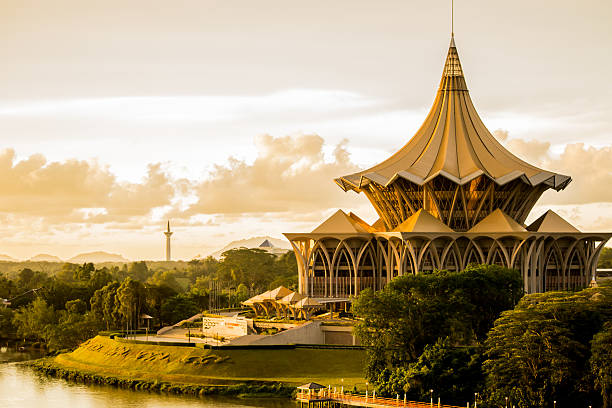 esplanade kuching coucher du soleil - kuching photos et images de collection