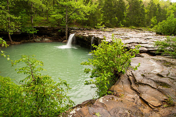 Falling Water Falls in Arkansas Falling Water Falls is located on Falling Water Creek in Arkansas national forest stock pictures, royalty-free photos & images