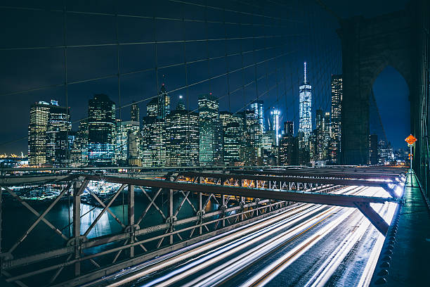 マンハッタンとフリーダムタワー - suspension bridge 写真 ストックフォトと画像