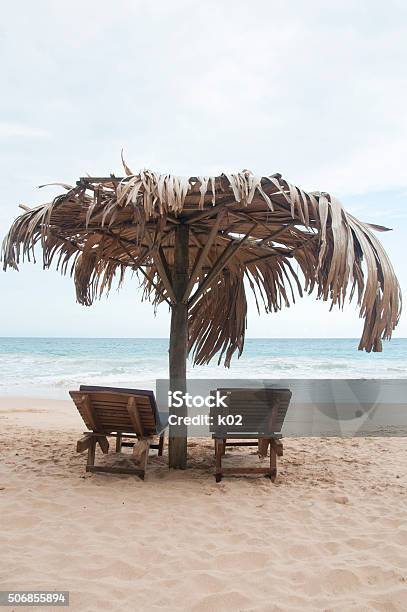 Dos De Las Sillas Reclinables En La Playa Foto de stock y más banco de imágenes de Abril - Abril, Agua, Aire libre