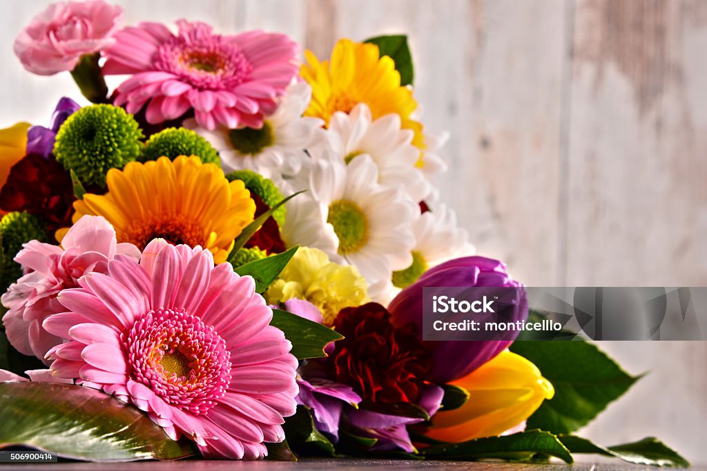 Komposition mit bouquet von Blumen - Lizenzfrei Blumenbouqet Stock-Foto