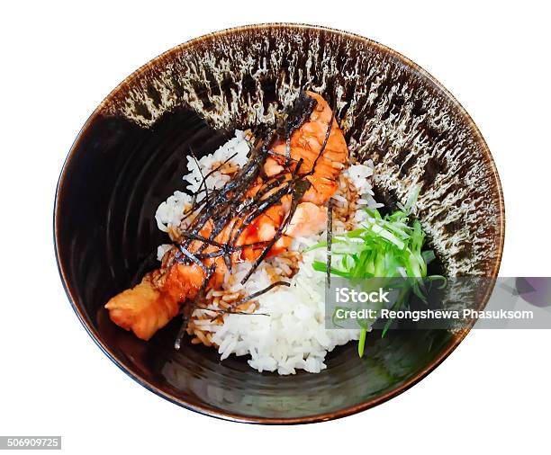 Salmón A La Parrilla En El Último De Arroz Foto de stock y más banco de imágenes de Al vapor - Al vapor, Alimento, Arroz blanco