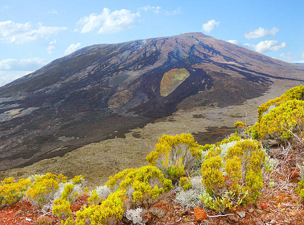 piton de la fournaise (pico do forno). - disaster natural disaster earthquake fire - fotografias e filmes do acervo