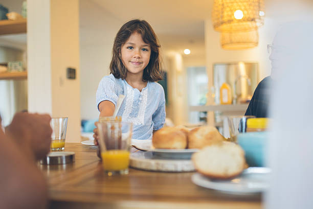 por la mañana - loaf of bread bread 7 grain bread healthy eating fotografías e imágenes de stock