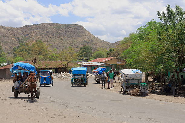konia inwalidzkich i automatyczne rickshaws. debre birhan-etiopia. 0005 - autorick zdjęcia i obrazy z banku zdjęć