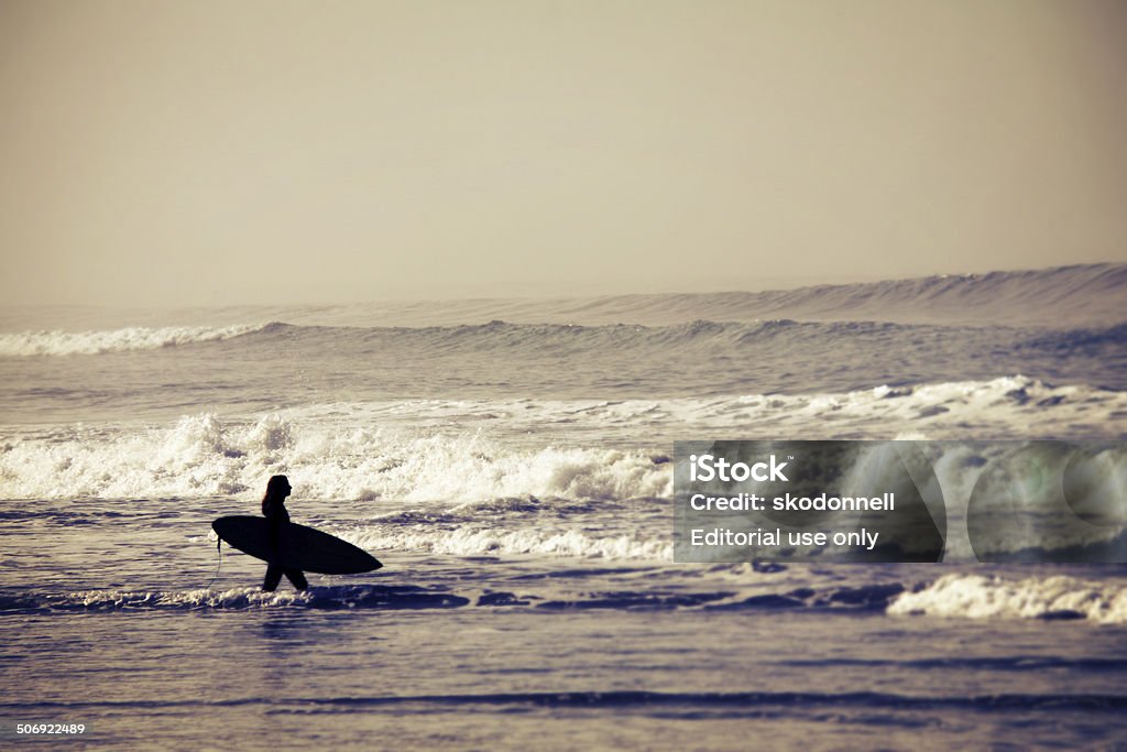 Mujer surfista - Foto de stock de San Diego libre de derechos