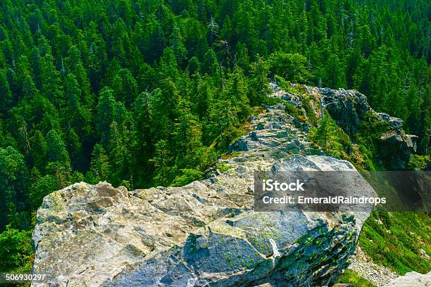 Schmale Ridge Mit Steilen Hänge Stockfoto und mehr Bilder von Aktivitäten und Sport - Aktivitäten und Sport, Bewegung, Enge