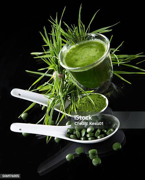 Młody Jęczmień Chlorella Naturalnych - zdjęcia stockowe i więcej obrazów Chlorella - Chlorella, Czarny kolor, Detoks