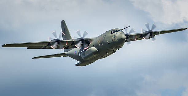 c130 hercules военно-транспортный самолетов - lockheed c 130 hercules military airplane military british military стоковые фото и изображения