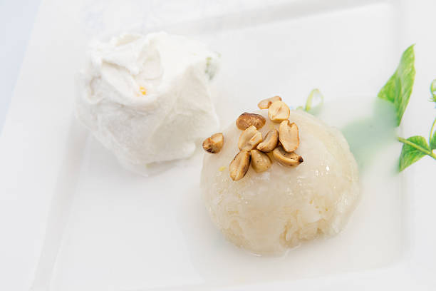 riso, latte di cocco in cima, bean con gelato - healthy eating eating food and drink beer nuts foto e immagini stock