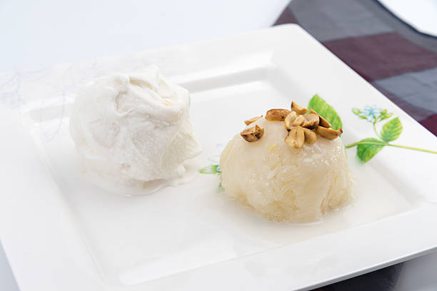 riso, latte di cocco in cima, bean con gelato - healthy eating eating food and drink beer nuts foto e immagini stock