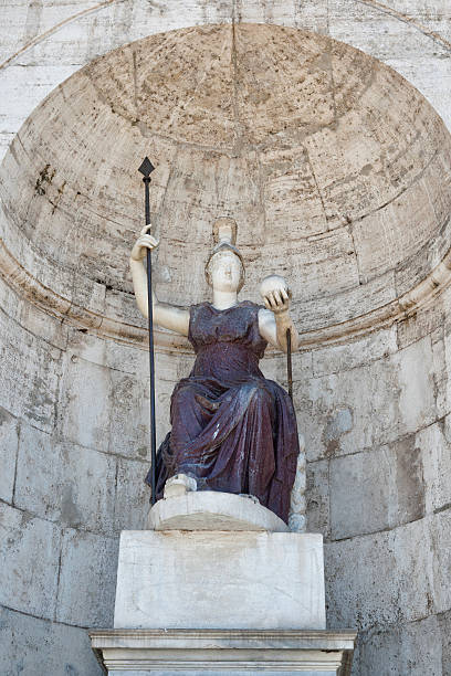 fontana della dea roma a palazzo senatorio en roma, italia - fontana della dea roma fotografías e imágenes de stock