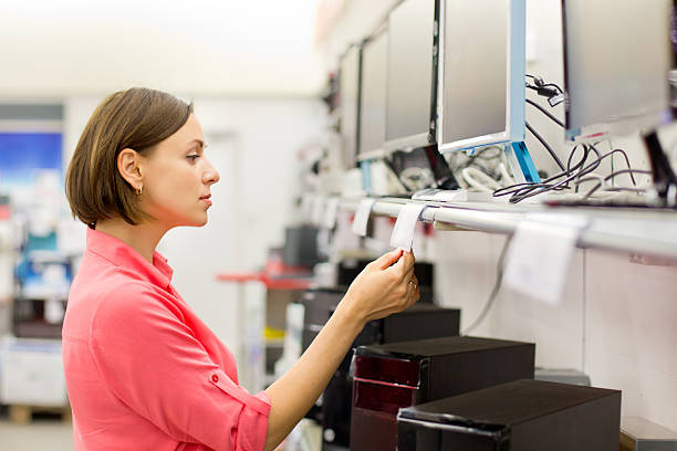 woman buying desktop in store woman buying desktop in store computer shop stock pictures, royalty-free photos & images