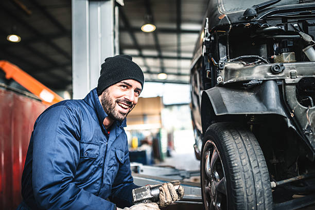 cambiando il tire - auto repair shop tire car mechanic foto e immagini stock