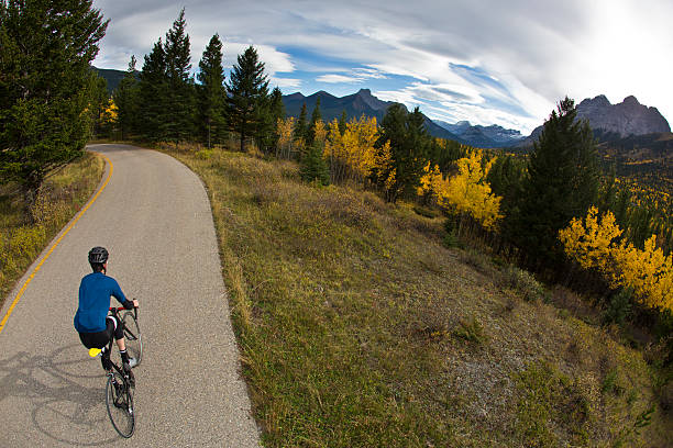 road bike rider - usa action adventure aspen tree fotografías e imágenes de stock
