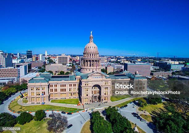 Foto de Texas Estado Capitol Edifício Vista Aérea Sobre A Austin Tx 2016 e mais fotos de stock de Universidade