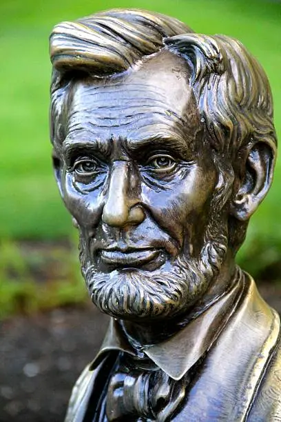 Photo of Abraham Lincoln - bronze bust statue