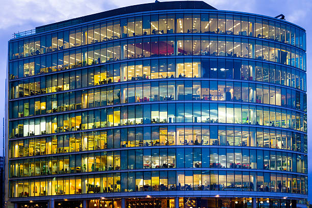 istock Business office building in London, England 507004392