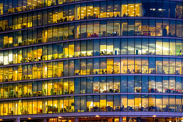 istock Business office building in London, England 507004418