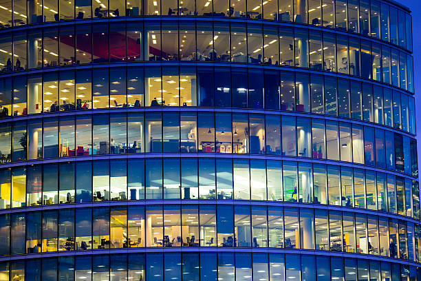 istock Business office building in London, England 507004504