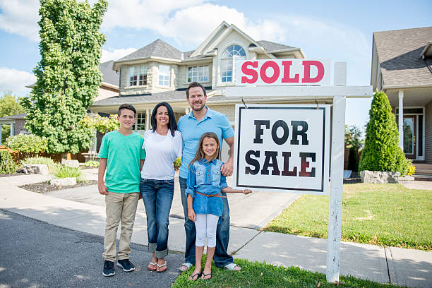 istock Family Buying a Home 507033210