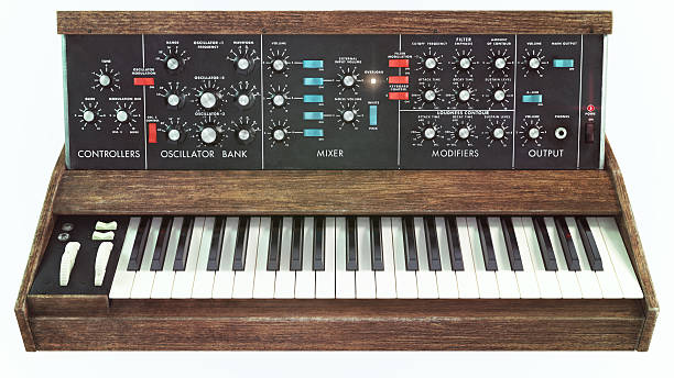 analoge klassischen synthesizer vorderseite - synthesizer stock-fotos und bilder