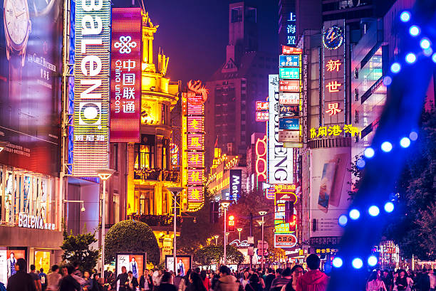 shoppping street, en shanghai, china - market asia photography outdoors fotografías e imágenes de stock