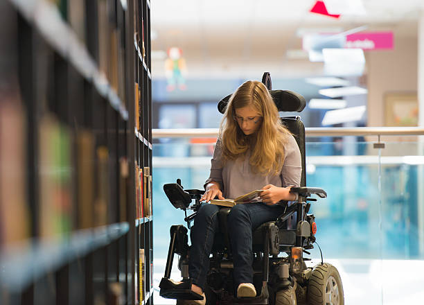 disabili ragazza in biblioteca - library education teenager student foto e immagini stock