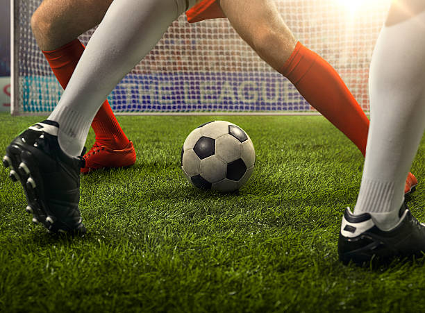 fußball spiel moment - penalty soccer penalty shoot out goalie stock-fotos und bilder