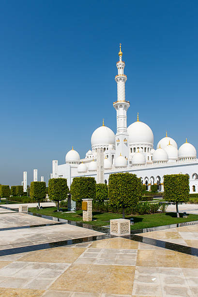 istock Grand Mosque and gardens 507091541