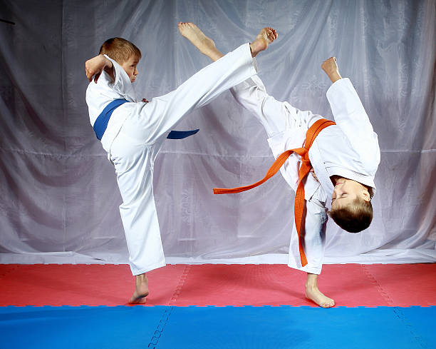 istock Blows legs to meet each other are beating athletes 507092941