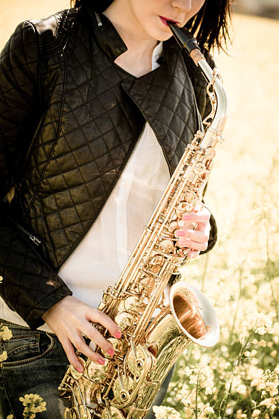 istock Woman playing saxophone i- detail 507111130