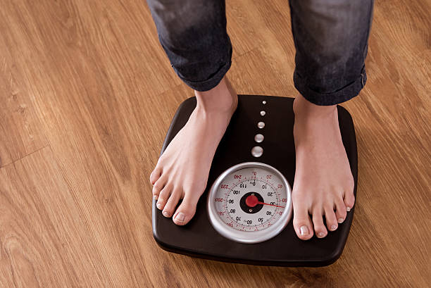istock Girl standing on weight 507121266