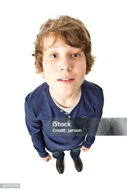 Foto Corpo Completo Di Bambino Di 8 Anni - Fotografie stock e altre  immagini di 8-9 anni - 8-9 anni, Bambini maschi, Abbigliamento casual -  iStock