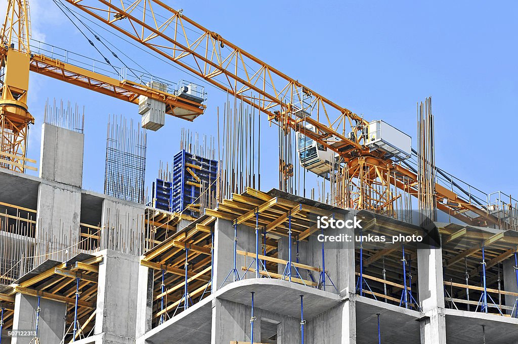 Gru e costruzione sito - Foto stock royalty-free di Cantiere di costruzione