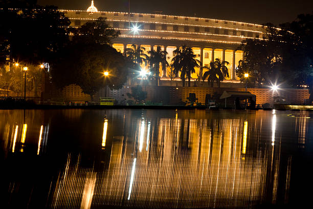 parlamento casa, novo nova deli, índia - new delhi india night government imagens e fotografias de stock