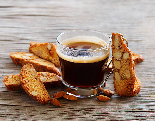 biscotti biscotti italiani con una tazza di caffè - rusk county foto e immagini stock