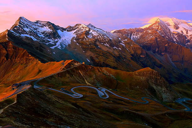 nationalpark hohe tauern alpen bei sonnenaufgang-grossglockner alpine road, österreich - alpenglow tirol sunrise snow stock-fotos und bilder