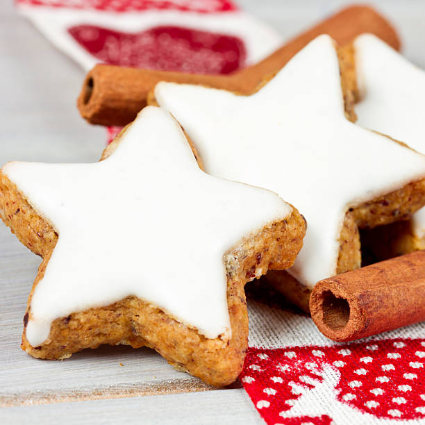 natale i cookie - zimtstern foto e immagini stock