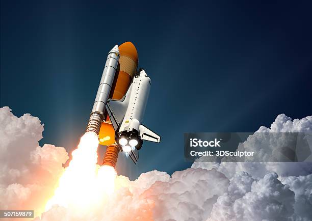 Lanzamiento Del Transbordador Espacial Foto de stock y más banco de imágenes de Despegar - Aviones - Despegar - Aviones, Cohete espacial, Botadura del buque